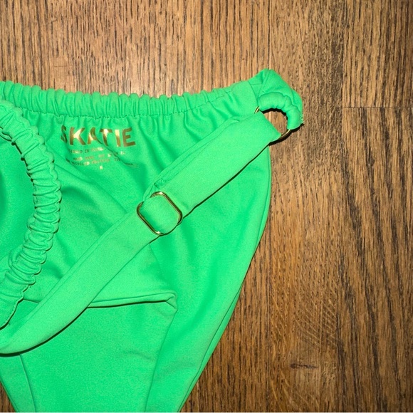Skatie “Bobbi” Bikini Bottoms | True Green | Size M | Adjustable - Picture 2 of 9